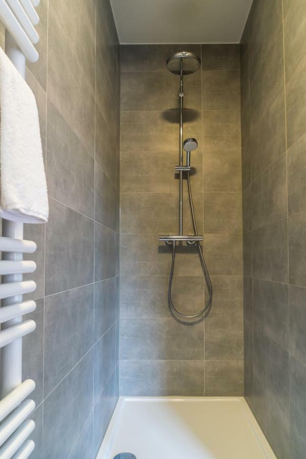 מול Hotel Huron מראה חיצוני תמונה