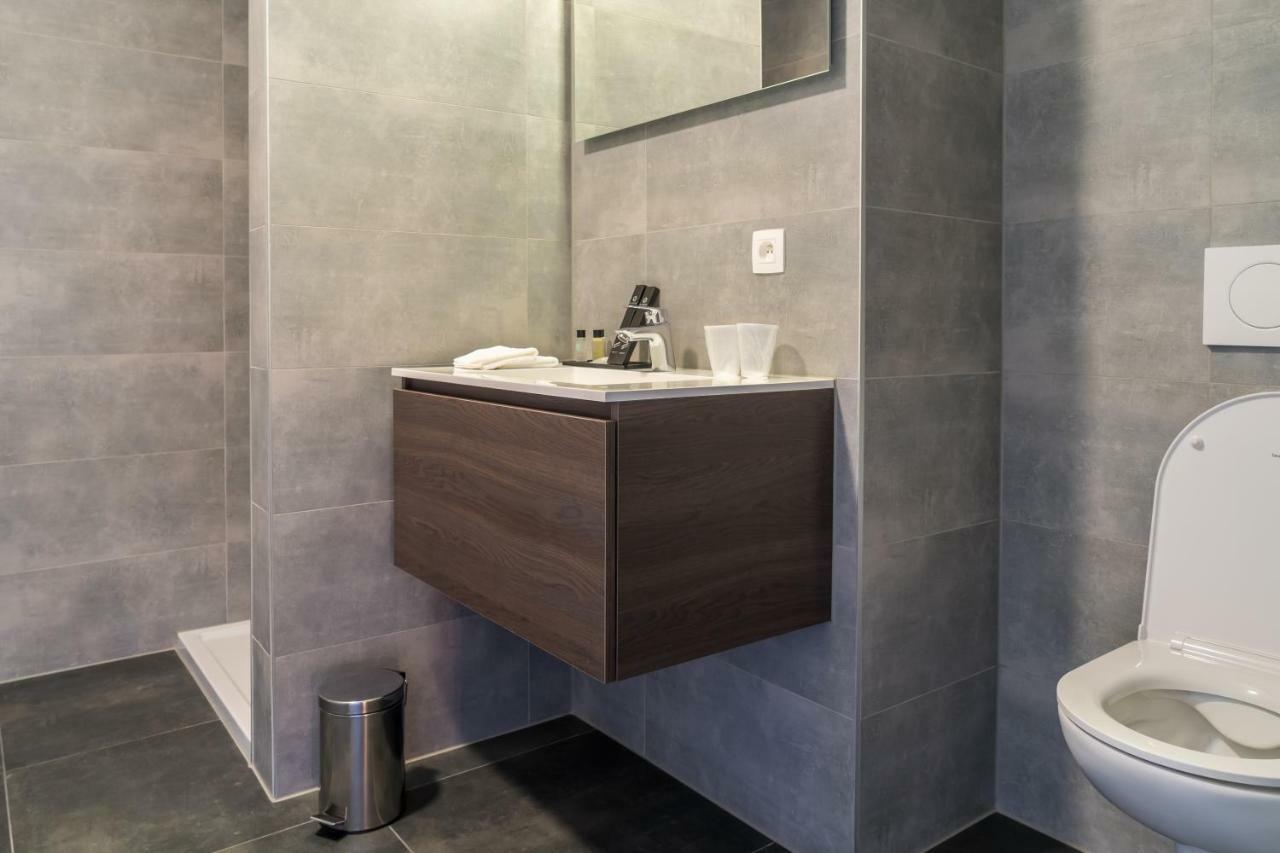 מול Hotel Huron מראה חיצוני תמונה