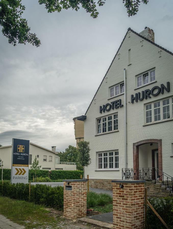מול Hotel Huron מראה חיצוני תמונה