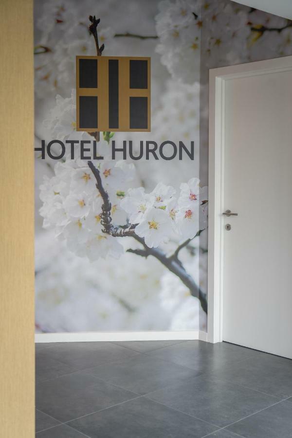 מול Hotel Huron מראה חיצוני תמונה
