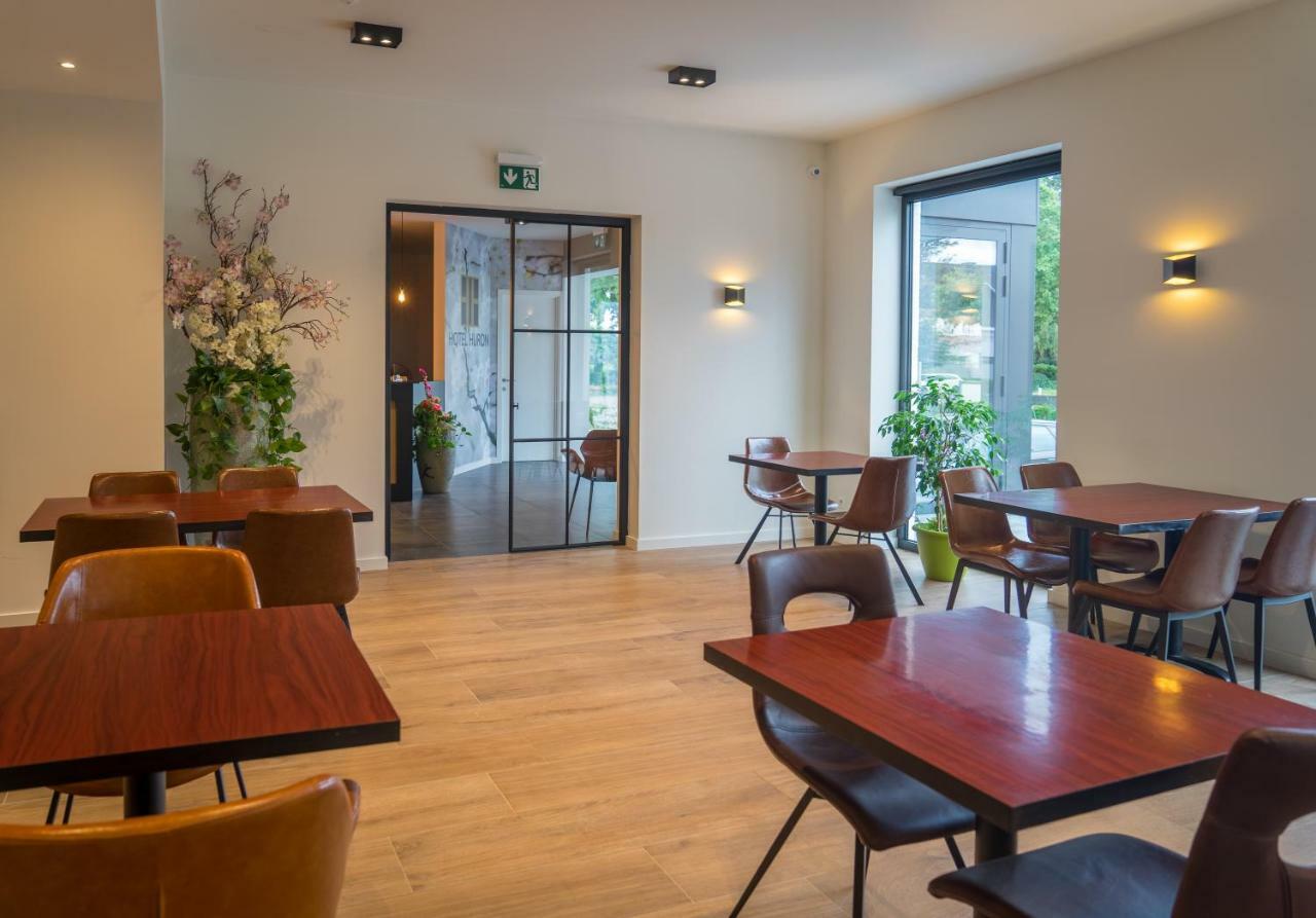 מול Hotel Huron מראה חיצוני תמונה